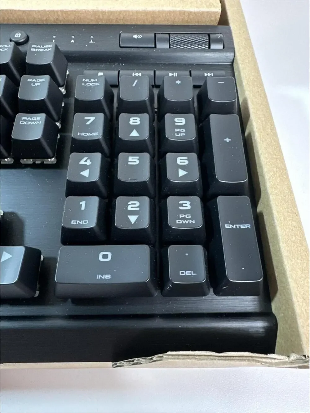 Corsair K70 LUX RGB Mechanical Gaming Keyboard Wired Illuminated‎ Black Aluminum